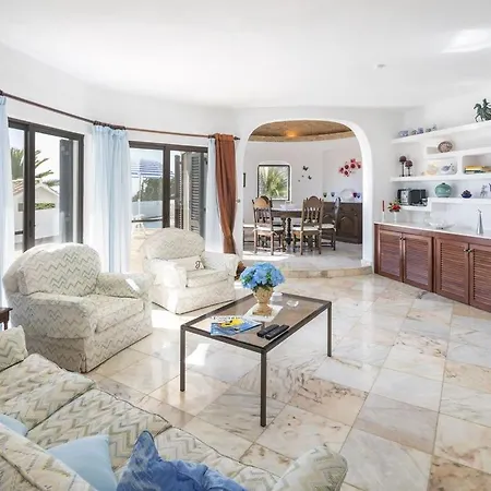 Amazing Carvoeiro 4 Bedrooms Jasmin Walking Distance To Beautiful Lagoa (Algarve)