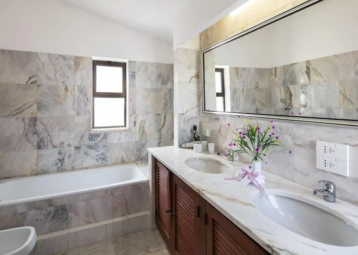 Villa Amazing Carvoeiro 4 Bedrooms Jasmin Walking Distance